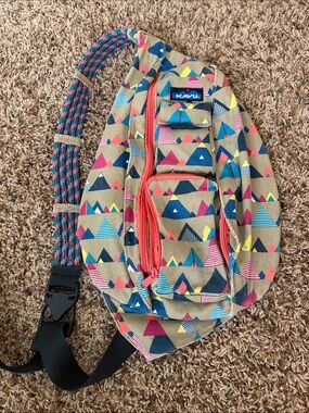 Kavu Kids Sling Bag in Tan with Multi-Colored Triangle Print
